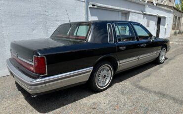 Lincoln-town-car-signature-1990-7