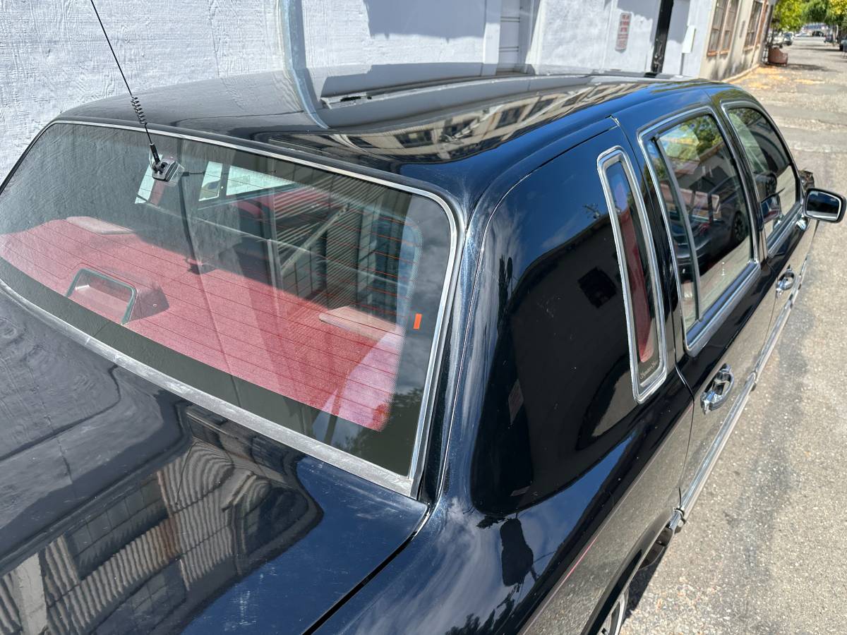 Lincoln-town-car-signature-1990-8
