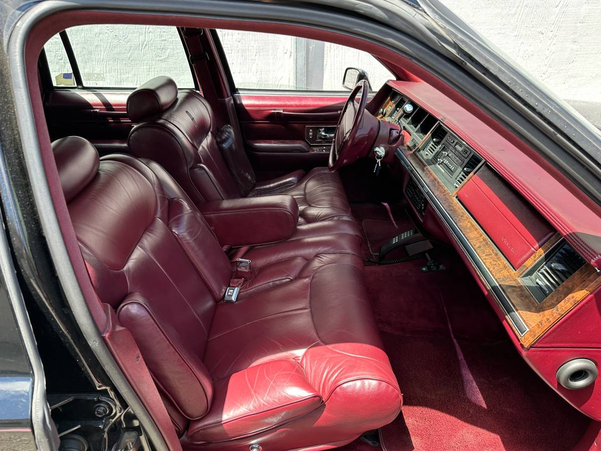 Lincoln-town-car-signature-1990-9