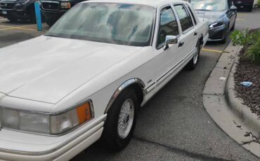 Lincoln-town-car-signature-1994-white-1