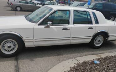 Lincoln-town-car-signature-1994-white-2