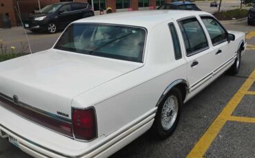 Lincoln-town-car-signature-1994-white-4