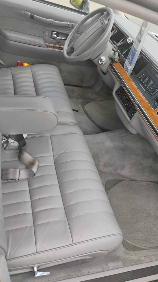 Lincoln-town-car-signature-1994-white-5