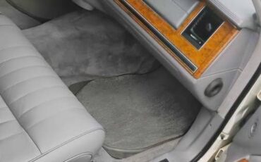 Lincoln-town-car-signature-1994-white-7
