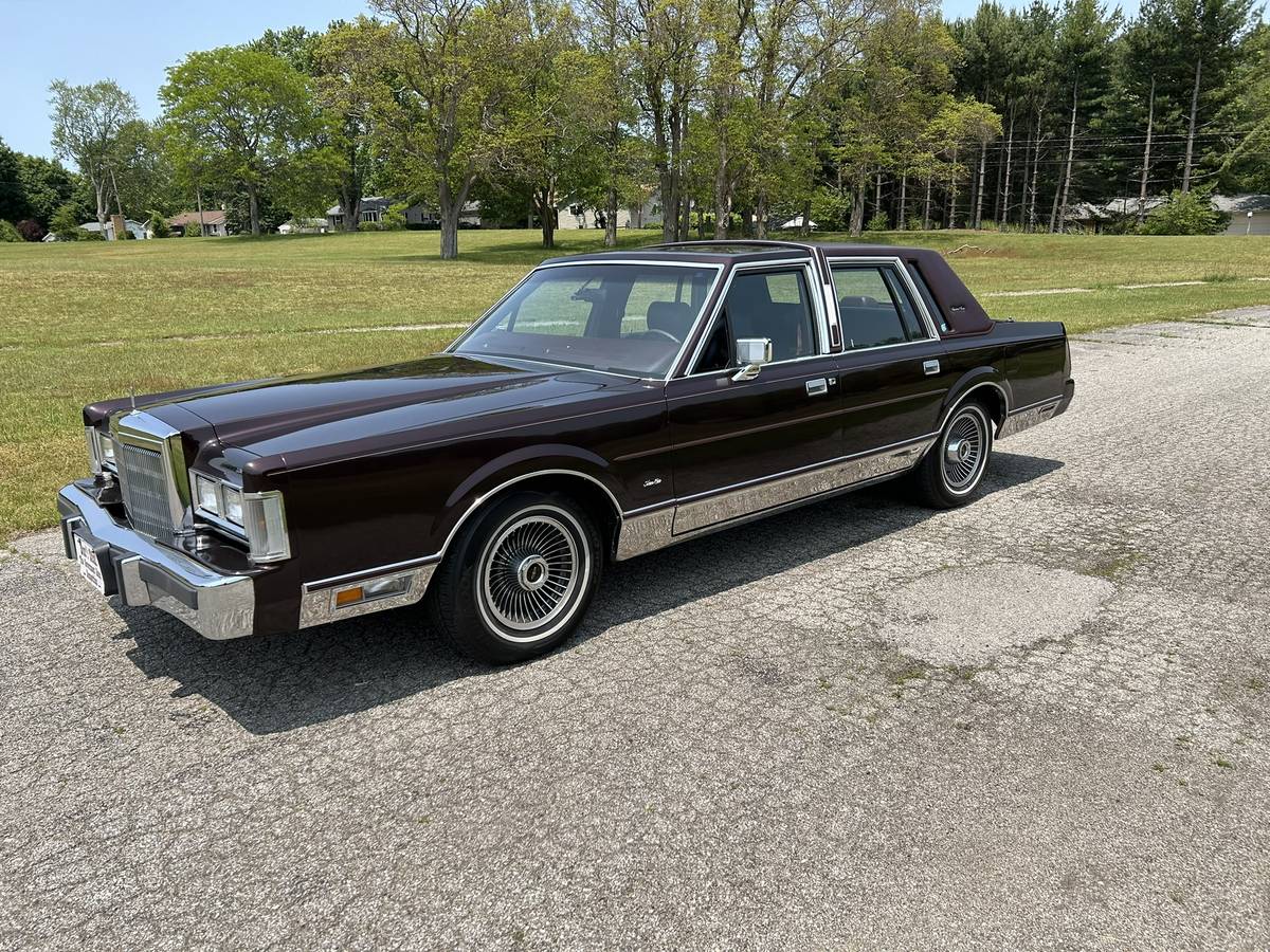 Lincoln-town-car-signature-edition-1988-purple-6