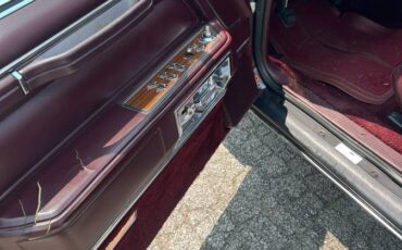 Lincoln-town-car-signature-edition-1988-purple-8