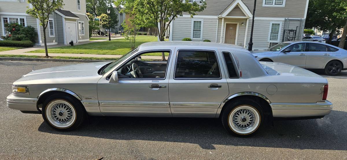 Lincoln-town-car-signature-spinnaker-edition-1995-silver-1