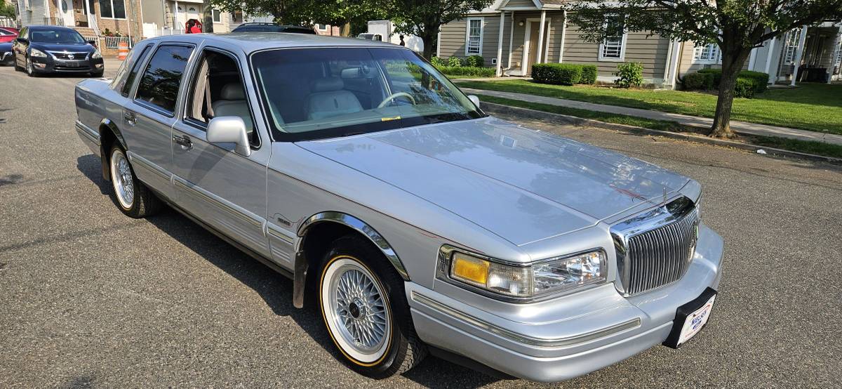 Lincoln-town-car-signature-spinnaker-edition-1995-silver-10