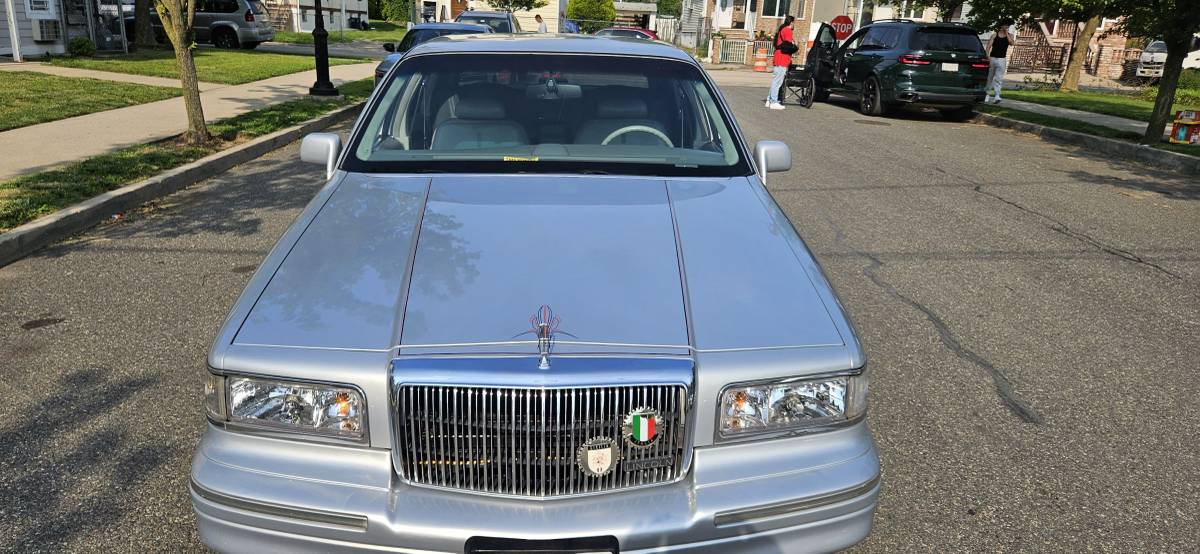 Lincoln-town-car-signature-spinnaker-edition-1995-silver-11