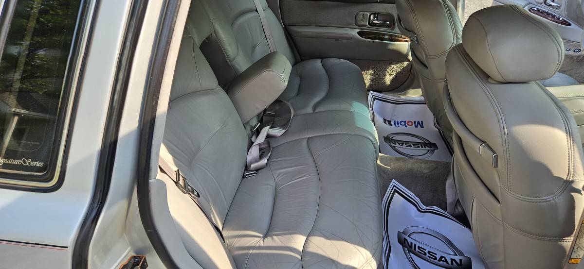 Lincoln-town-car-signature-spinnaker-edition-1995-silver-15