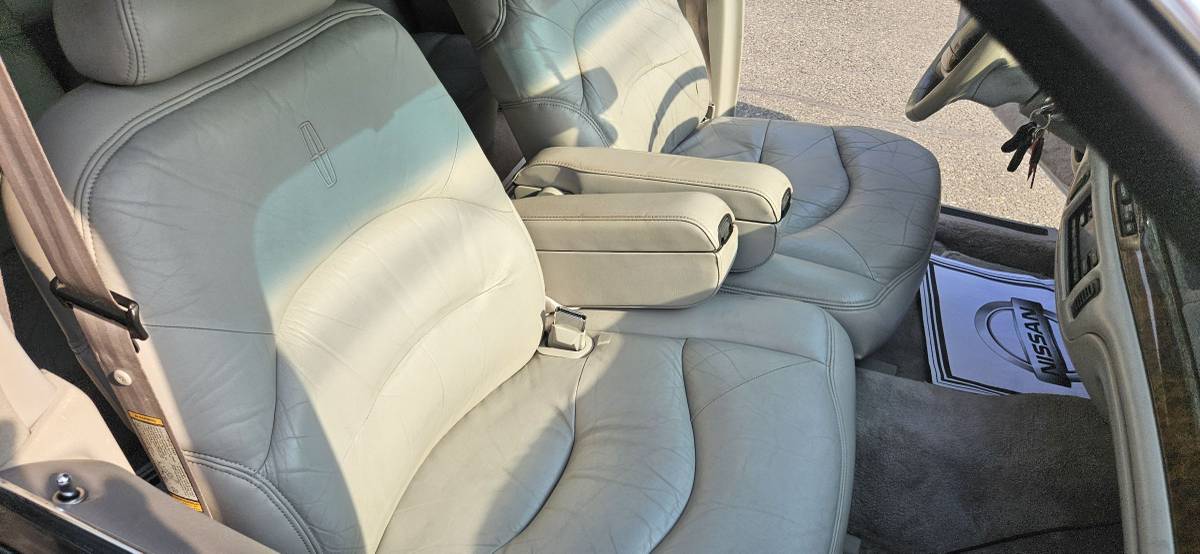 Lincoln-town-car-signature-spinnaker-edition-1995-silver-16