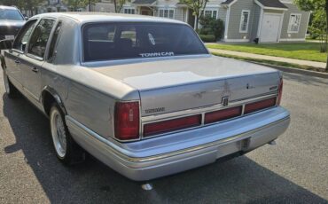 Lincoln-town-car-signature-spinnaker-edition-1995-silver-2