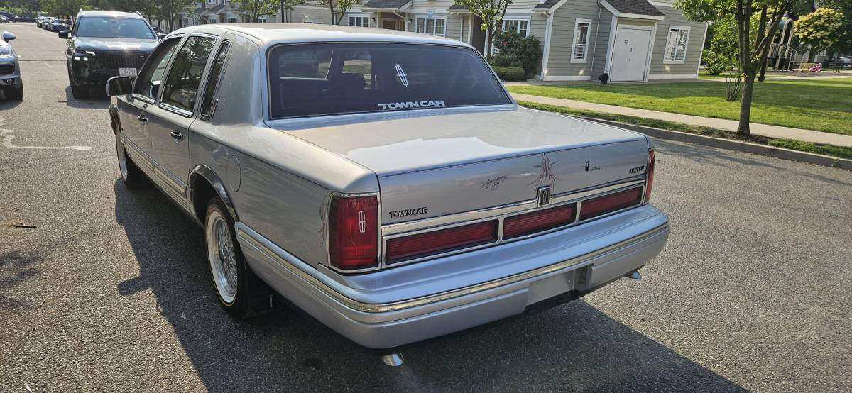 Lincoln-town-car-signature-spinnaker-edition-1995-silver-2