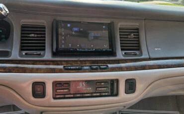 Lincoln-town-car-signature-spinnaker-edition-1995-silver-21