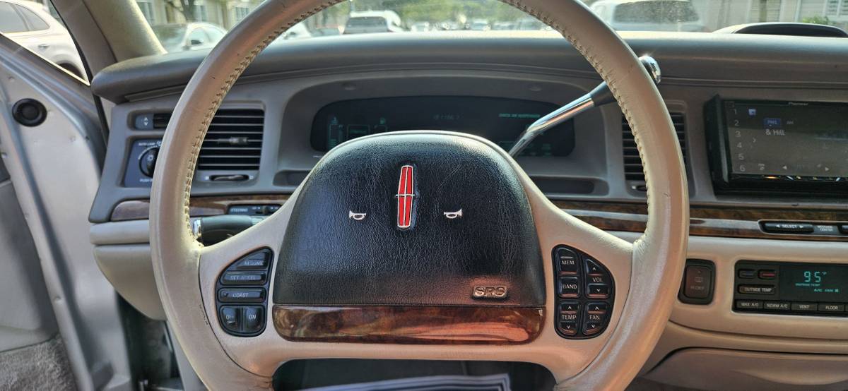 Lincoln-town-car-signature-spinnaker-edition-1995-silver-22