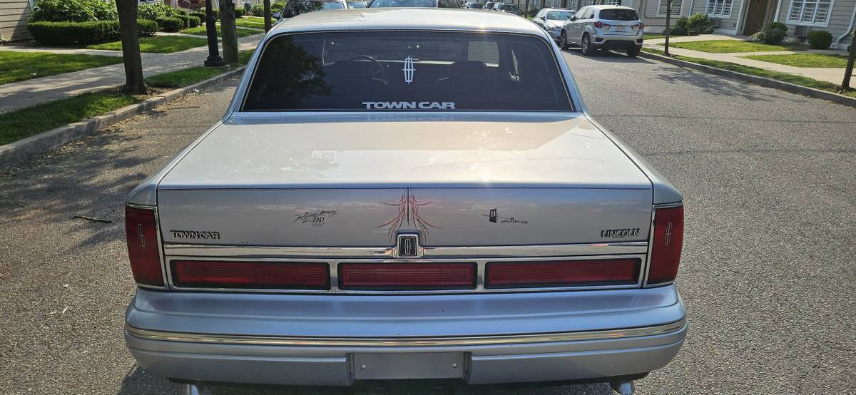 Lincoln-town-car-signature-spinnaker-edition-1995-silver-3