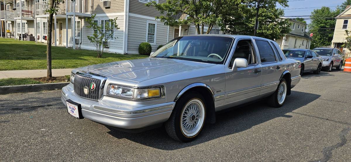 Lincoln-town-car-signature-spinnaker-edition-1995-silver-4