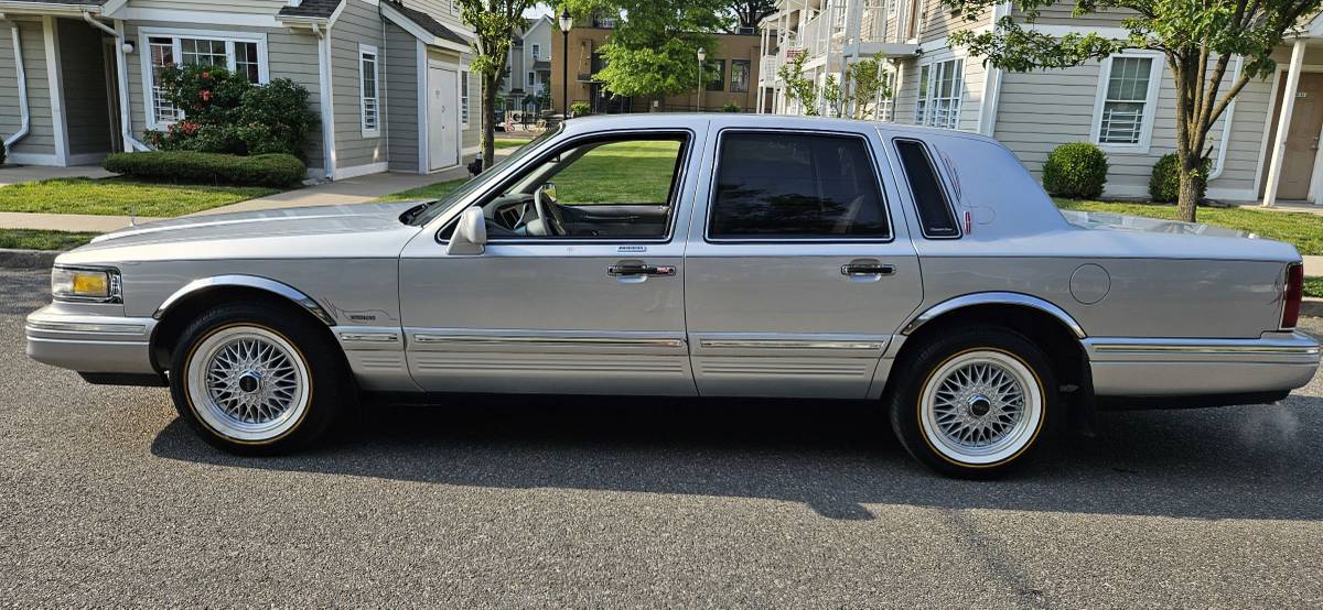 Lincoln-town-car-signature-spinnaker-edition-1995-silver-5