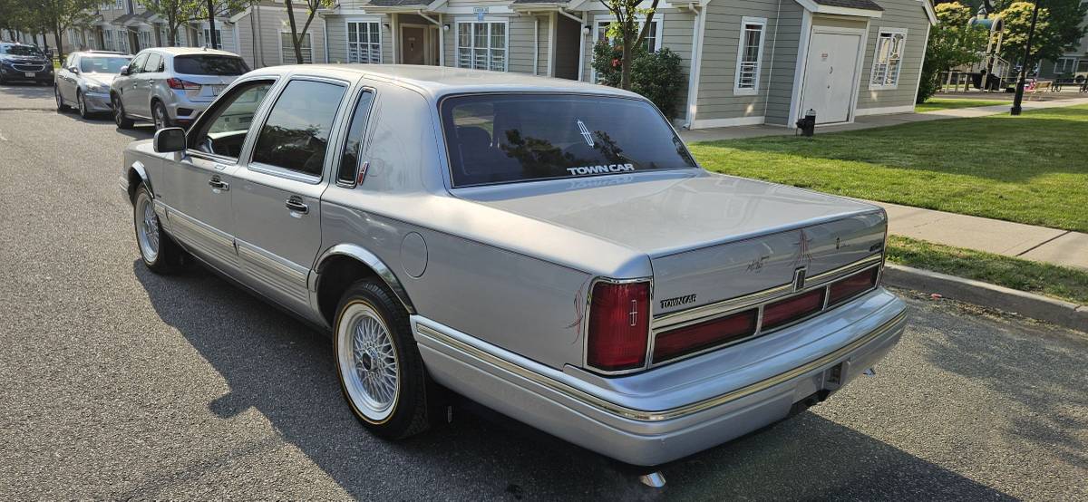Lincoln-town-car-signature-spinnaker-edition-1995-silver-6