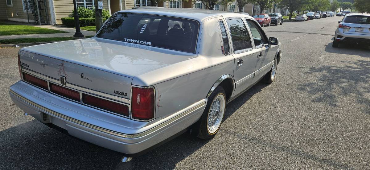 Lincoln-town-car-signature-spinnaker-edition-1995-silver-8
