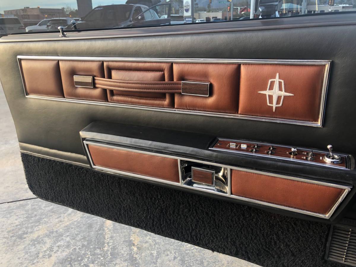 Lincoln-town-coupe-1973-black-2
