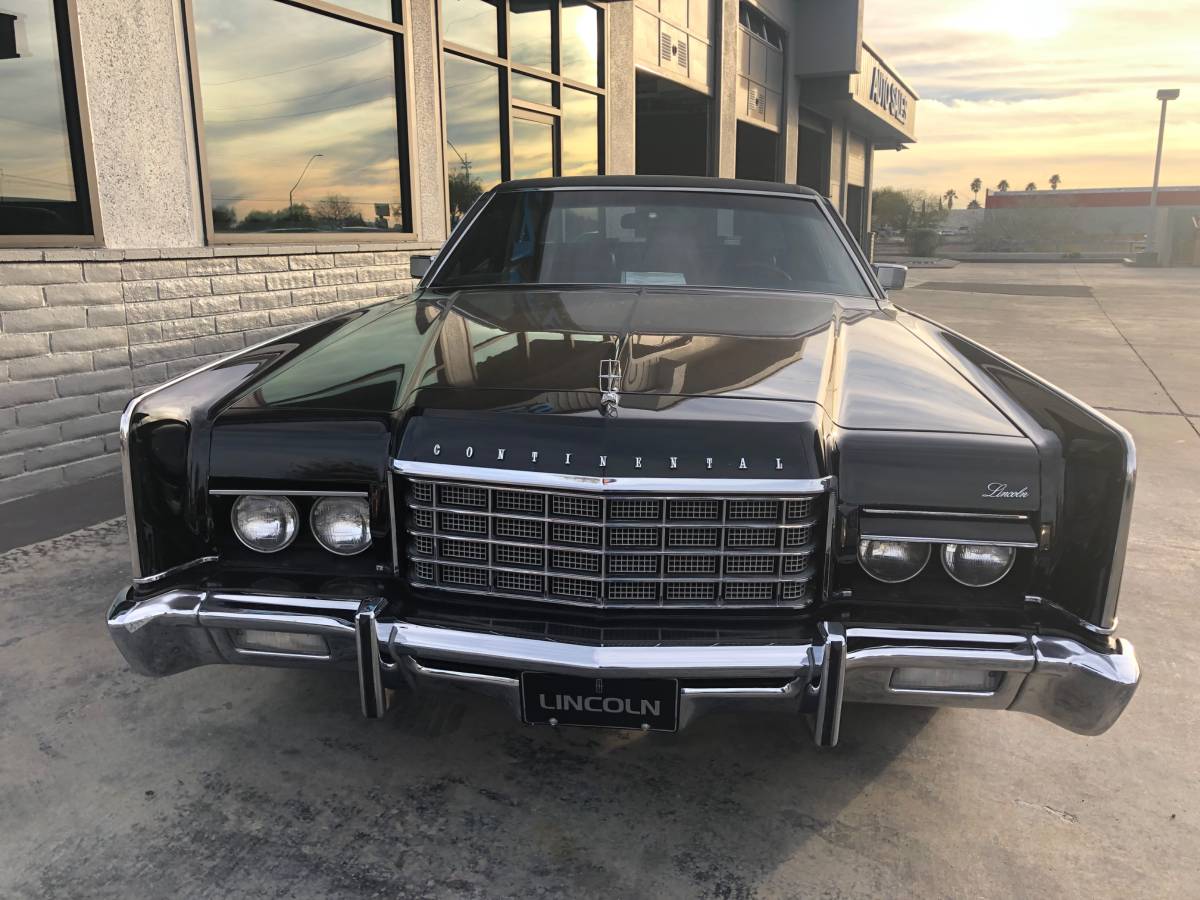 Lincoln-town-coupe-1973-black