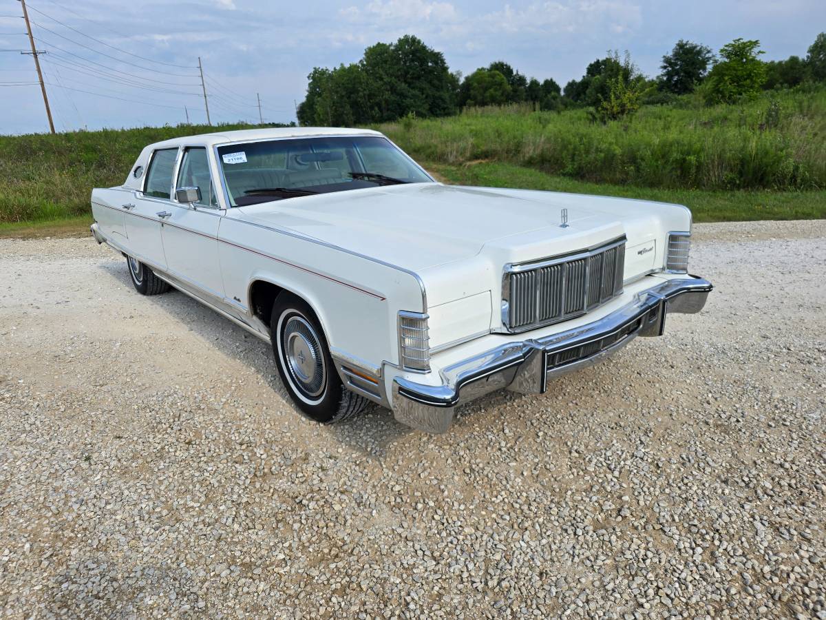 Lincoln-towncar-1976-1