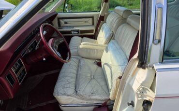 Lincoln-towncar-1976-18