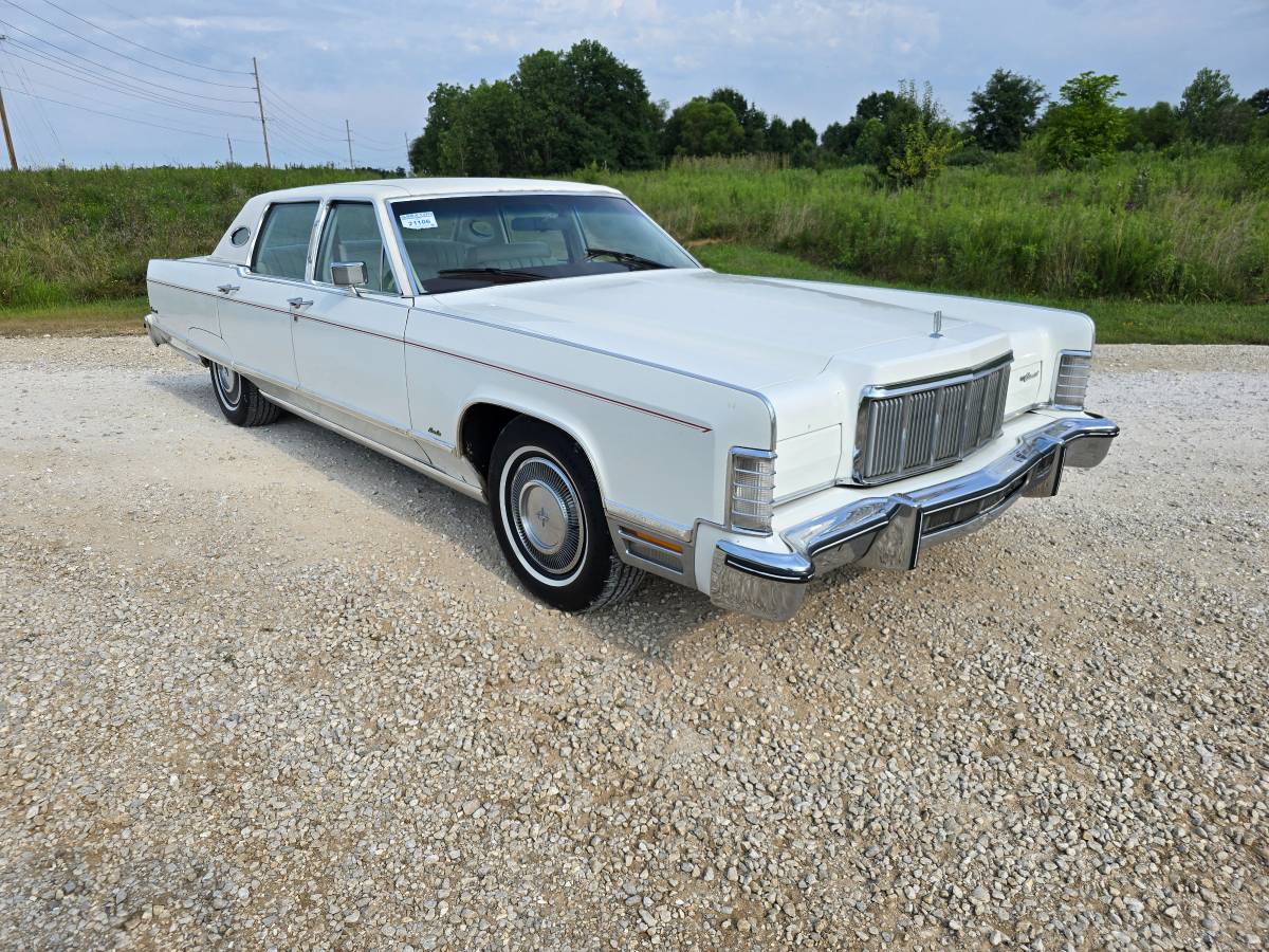 Lincoln-towncar-1976-2