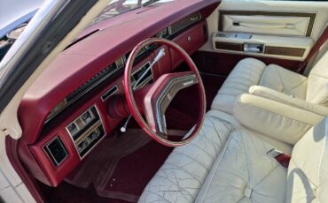 Lincoln-towncar-1976-20