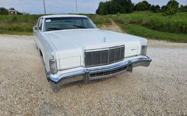 Lincoln-towncar-1976-3