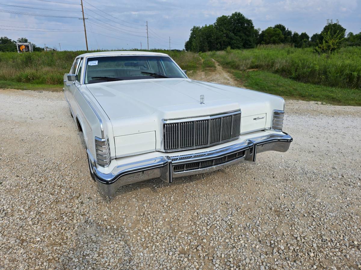 Lincoln-towncar-1976-3