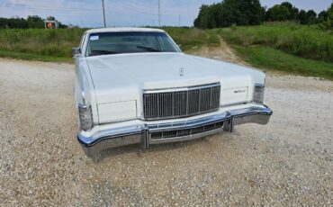 Lincoln-towncar-1976-4