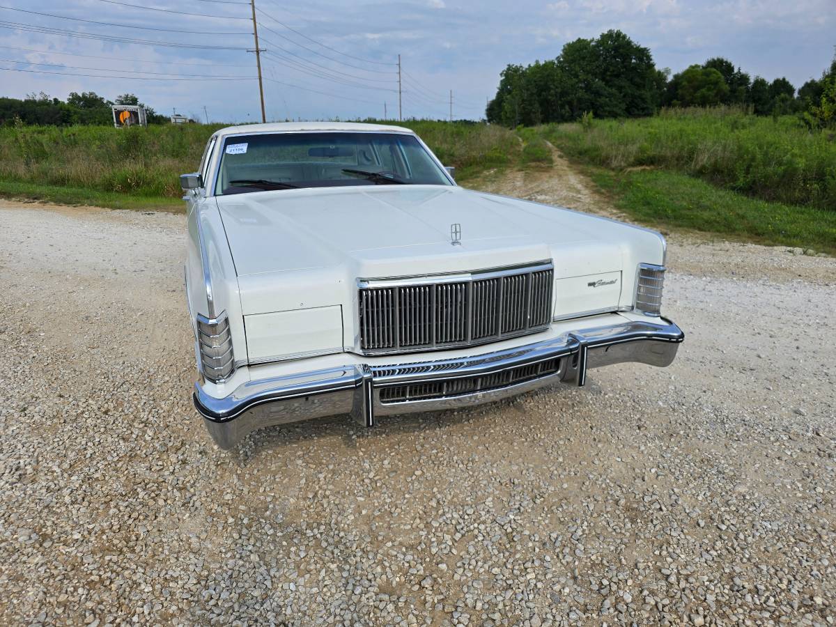 Lincoln-towncar-1976-4