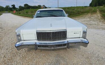 Lincoln-towncar-1976-5