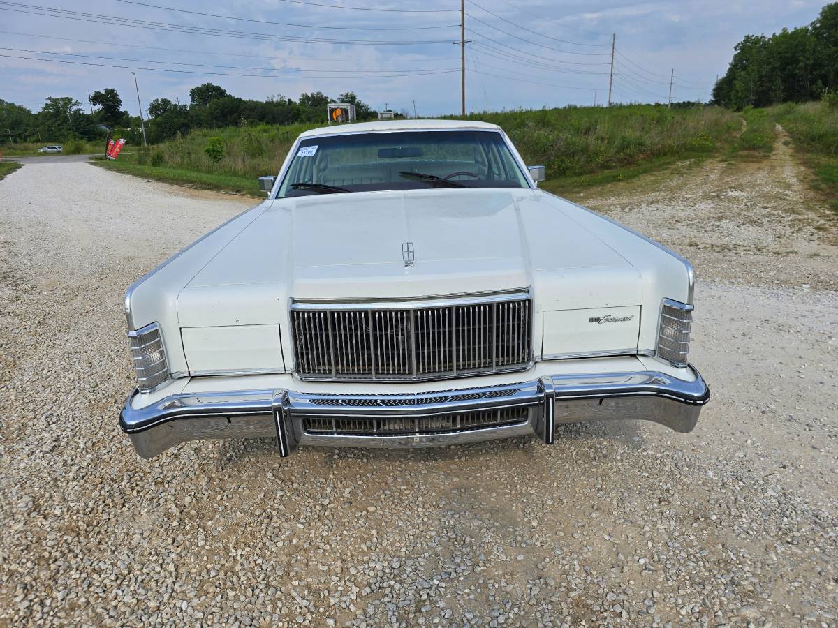 Lincoln-towncar-1976-5