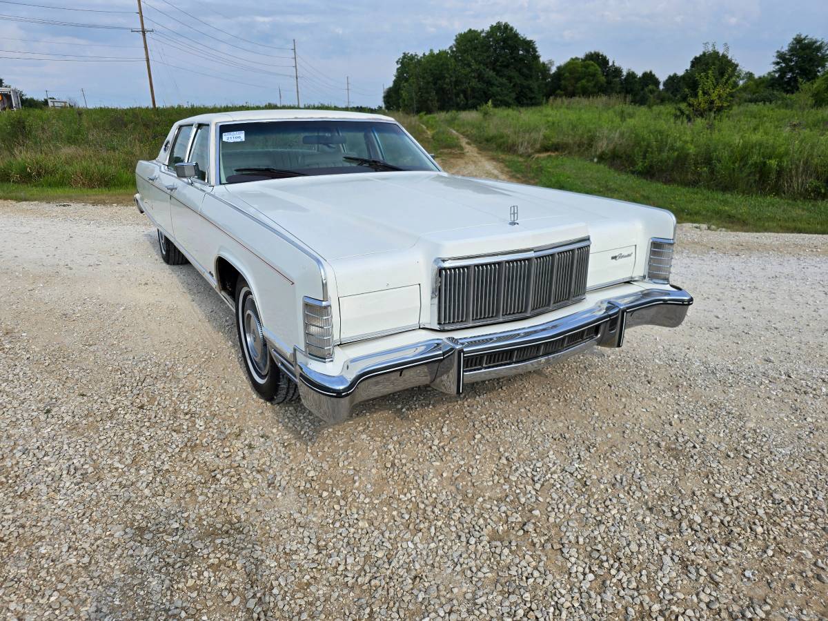 Lincoln-towncar-1976-9