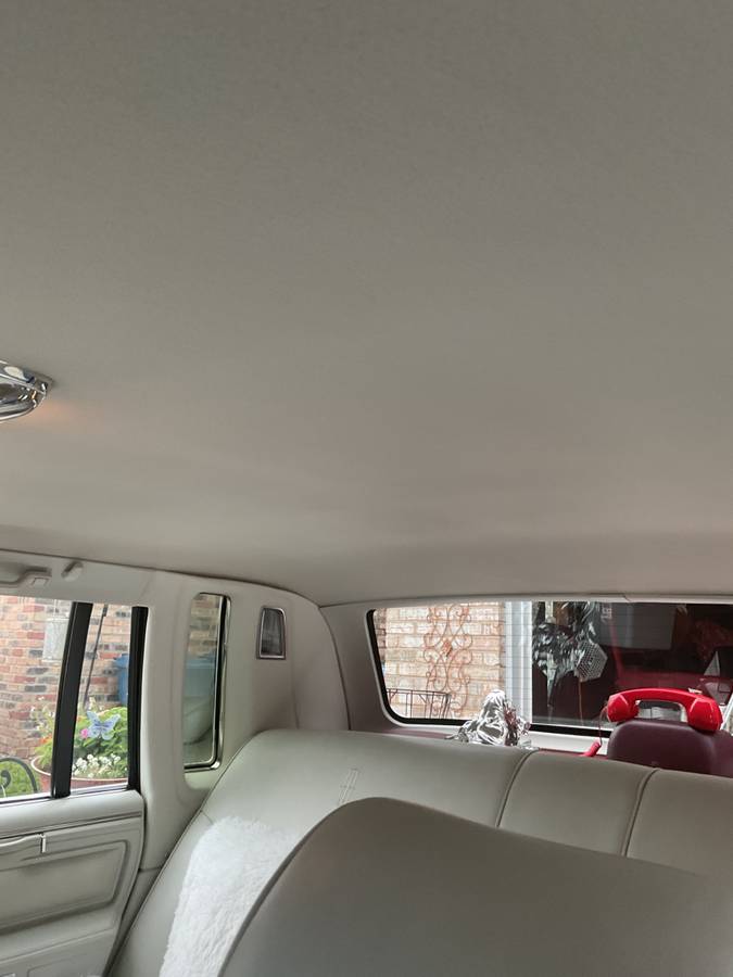 Lincoln-towncar-1989-white-1