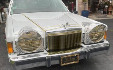 Lincoln-towncar-1989-white-10