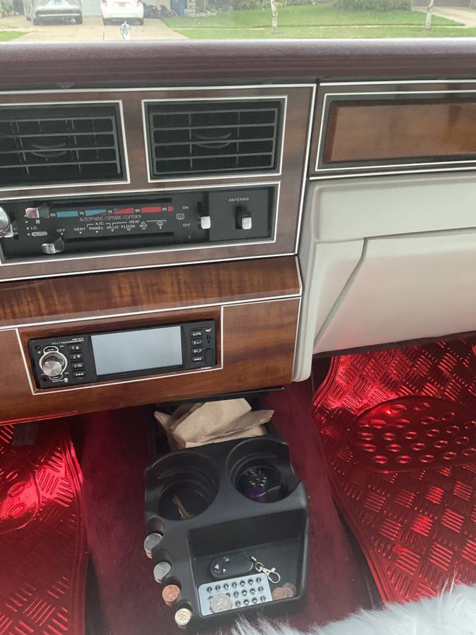 Lincoln-towncar-1989-white-14