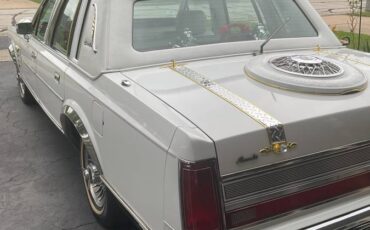 Lincoln-towncar-1989-white-15