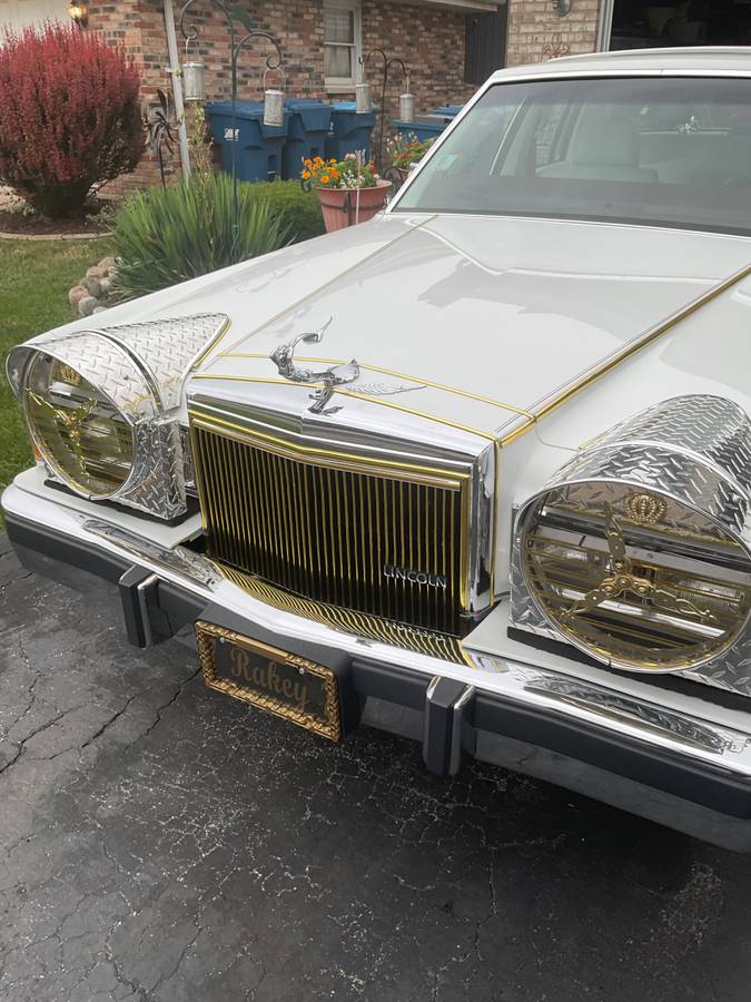 Lincoln-towncar-1989-white-16