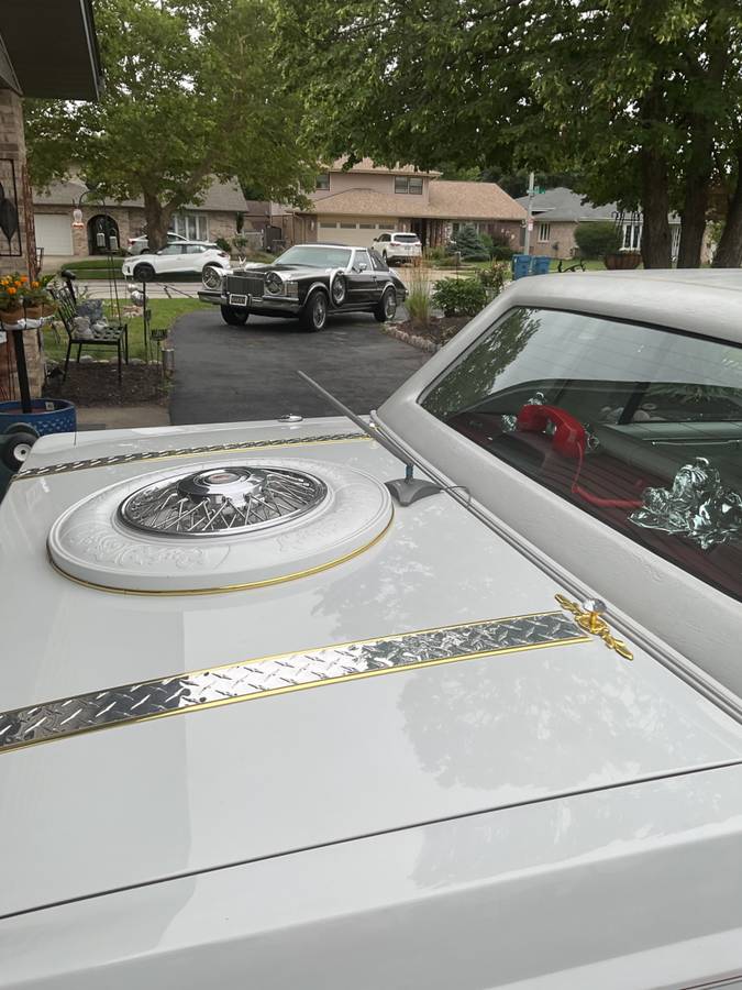 Lincoln-towncar-1989-white-2