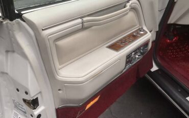 Lincoln-towncar-1989-white