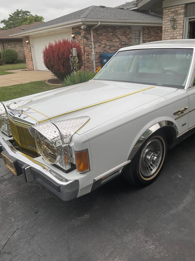 Lincoln-towncar-1989-white-6