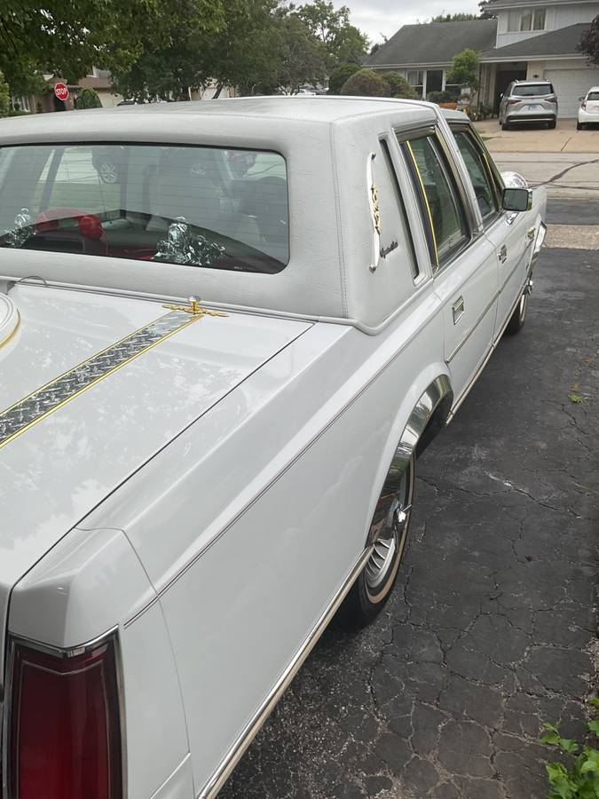 Lincoln-towncar-1989-white-7