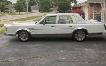 Lincoln-towncar-1989-white-9