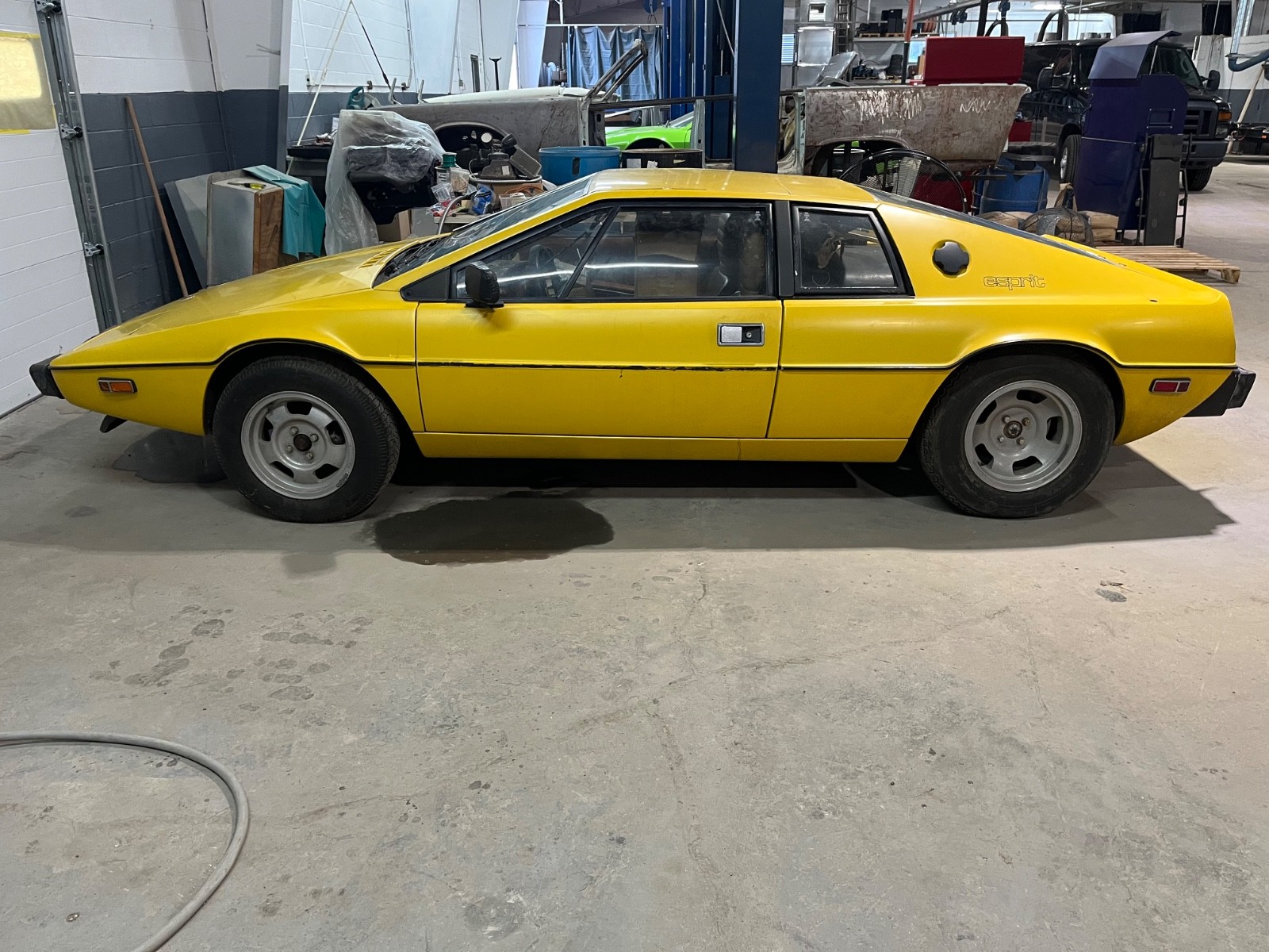 Lotus-Esprit-1978-Coupe-1