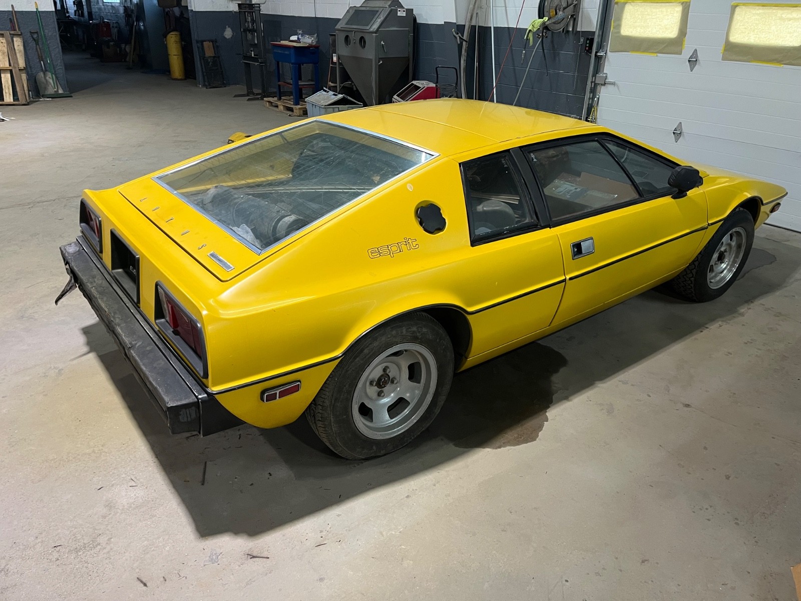 Lotus-Esprit-1978-Coupe-4