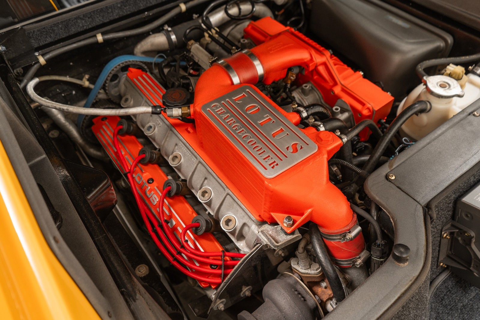 Lotus-Esprit-1995-2D-Coupe-37